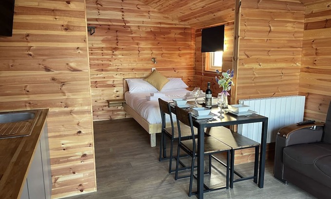 Boston Cabina | Child and Pet Friendly Fishing Cabins on lake side
