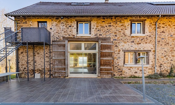 Savignac-Ledrier Apartamento | Apartment 'Le Gîte De La Ferme Du Château' with Private Terrace, Shared Garden and Wi-Fi