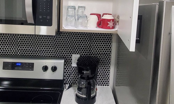 Northeast Edmonton Apartamento | Family friendly | Netflix | Spacious and cozy 2-bedroom Legal basement suite