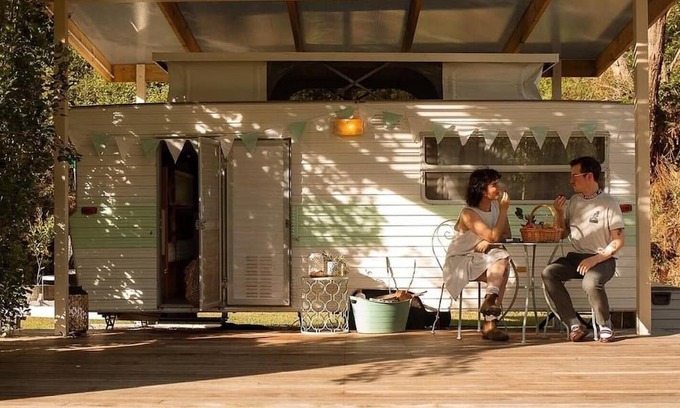 Mylor Casa | A chic vintage caravan in an idyllic setting.nPure escapism in the Hills.