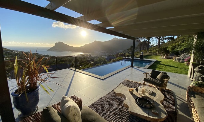 Hout Bay Casa | luxurious ocean-view villa in a gated estate - 5 minutes from the beach