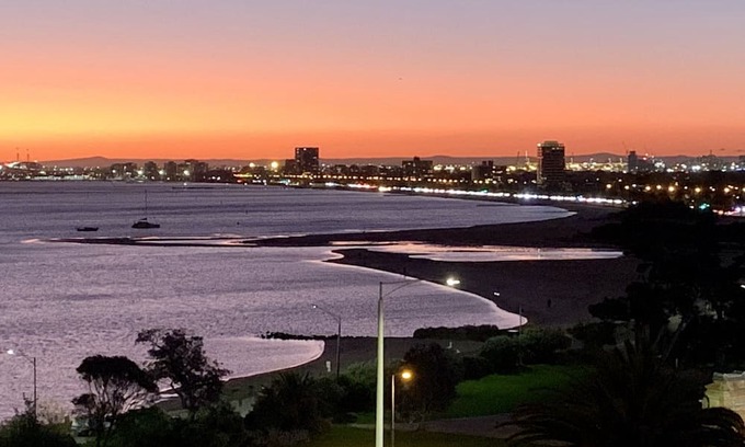 St Kilda Apartamento | Beachfront Spacious 3brm Unit in St Kilda with Stunning Bay & City Views