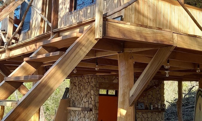 Rio Seco Cabina | Rustic Costa Rica experience. wooden house in the trees.