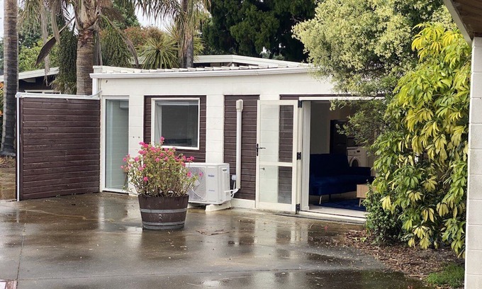 Tauranga South Casa | Discover our newly renovated bay-view studio!