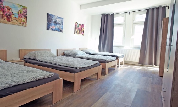 Marxloh Casa | Neu Sanierte Monteurzimmer 1-8 Personen