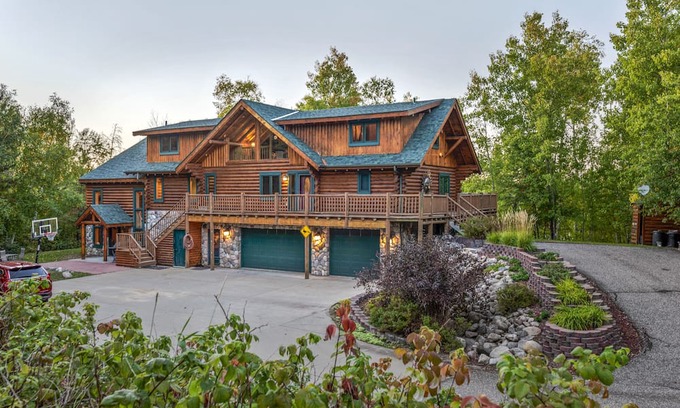 Nevis Cabina | Secluded Lake Cabin with Private Ski Trails
