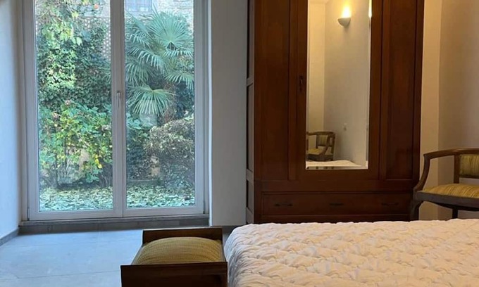 Invorio Apartamento | Holiday Apartment 'La Casina Tra I Laghi' with Private Garden and Wi-Fi