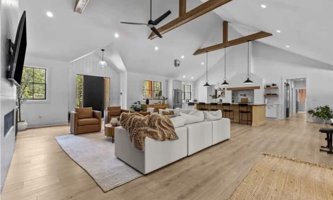 Lemon Springs Casa | Forest Creek Golf Club - US Open Rental! Modern, Luxury, Poolside Retreat!