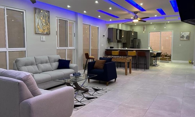 Santa Ana Casa | Perfect for your Family / Friends Casa Sol