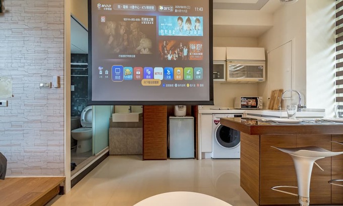 Xinyi Condominio | 1B1b Cinema, Kitchen, Bathtub, Desk, 1.5min to MRT