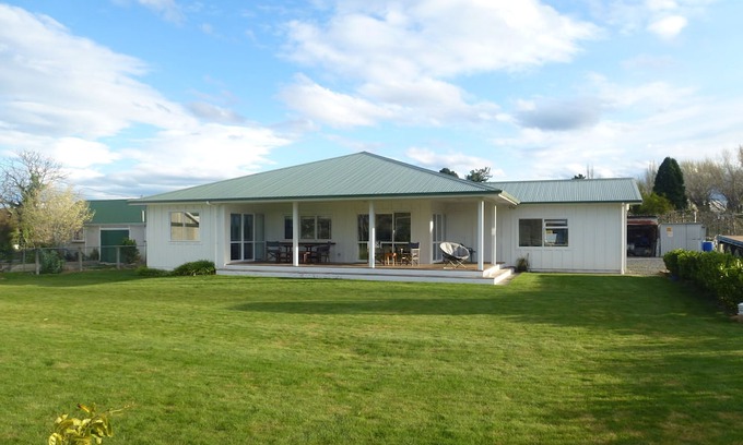 Clive Casa | House amoungst a vineyard and orchard