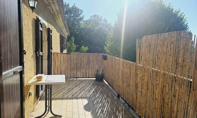 Montboucher-sur-Jabron Apartamento | Very nice apartment - terrace