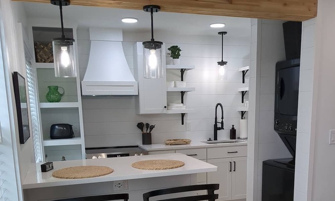 West 1st Street Cabaña | Retreat, Relax, Roam in downtown Ft. Myers, Florida. Cozy Unit for two!