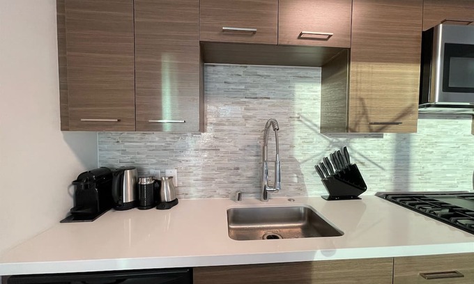 Glendale Apartamento | Cozy Family Retreat by Magic Mountain - Timeless Charm Awaits