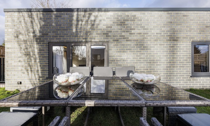 Gerrards Cross Casa | Lux Smart Home | New Build | Parking | Families