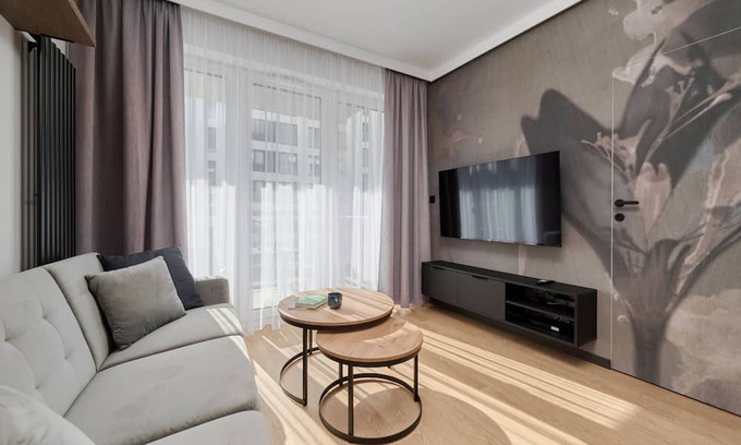 Fabryczna Apartamento | Exclusive Apartment with Private Parking Space & Air-Conditioning | Wroclaw