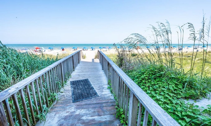 Myrtle Beach Condominio | New Palace Resort, Clean, Pools, High Floor, View!