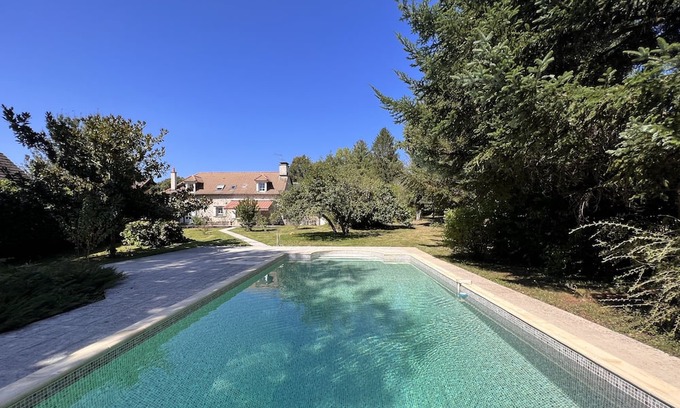 Chanteix Casa | Beautifully restored family cottage, with a large garden, pool and terrace in a lovely small village