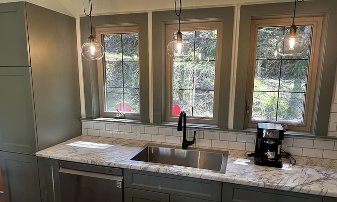 Salt Spring Island Cabaña | Sweet Salt Spring single level cottage; close to Cusheon Lake