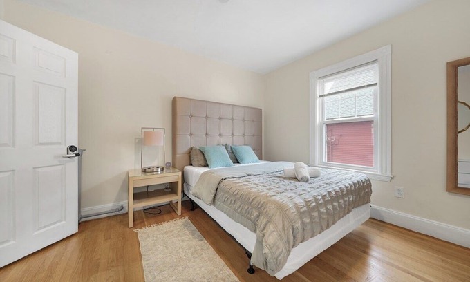 Allston Apartamento | 5BR 2BTH Bright & Spacious Apt in Brighton