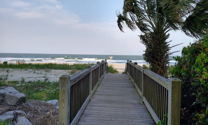Myrtle Beach Casa | Brand New townhome. Pets allowed $150.00 fee, 5 min walk to the beach.