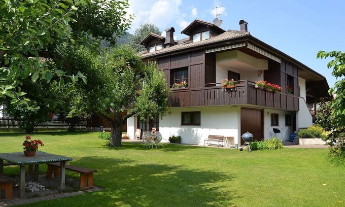 Monclassico Apartamento | Three-room apartment on the top floor of a villa