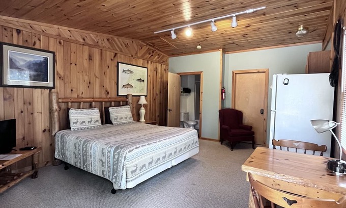 Wellston Cabina | King Bed Cabin In Manistee National Forest