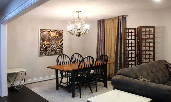 Pickering Casa | Stylish 3bdrm, 2bth house with 2 parking House