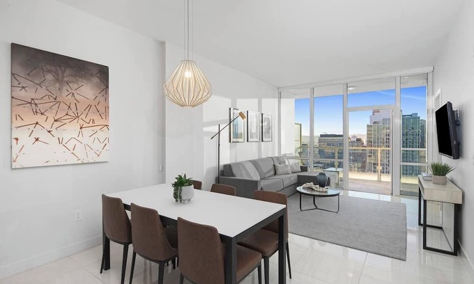 Historic Core Casa | Level South Olive- One Bedroom Suite & Office