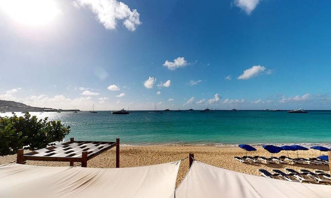 Simpson Bay Condominio | Lovely 3 Bedroom Beachfront Condo located at Coco's Beach Club!