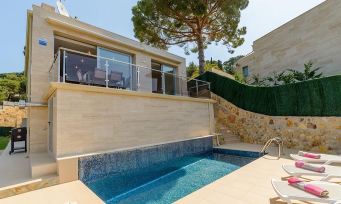 Tossa de Mar Villa | Fiona by Danlux Imvest.. bonita casa con piscina