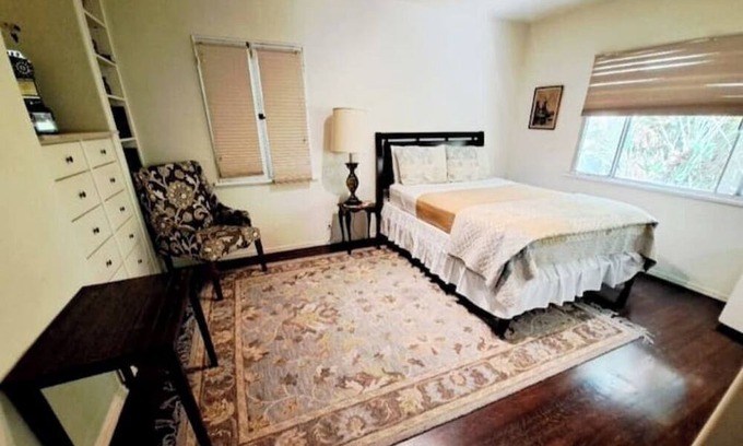 Marina del Rey Villa | Italian Villa 3br/2BA Large house+ walk to beach