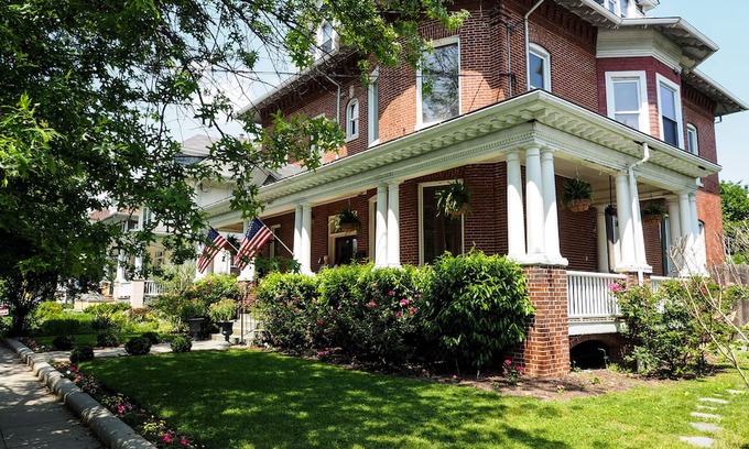 16th Street Heights Casa | DC Gem 10 Bedrooms/9.5 Baths! Short Stays Available Too!