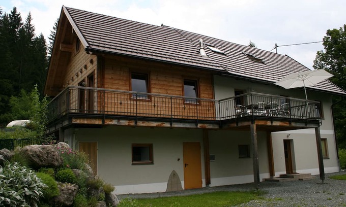 Presseggen Apartamento | Tour of the Pfeiferhaus https:/cdn10.3dswissmedia.com/360/hauspfeifer/