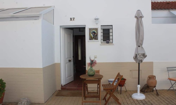 El Castillo de las Guardas Casa | Holiday Home 'Casa Castillo De Las Guardas' with Mountain View, Wi-Fi and Air Conditioning