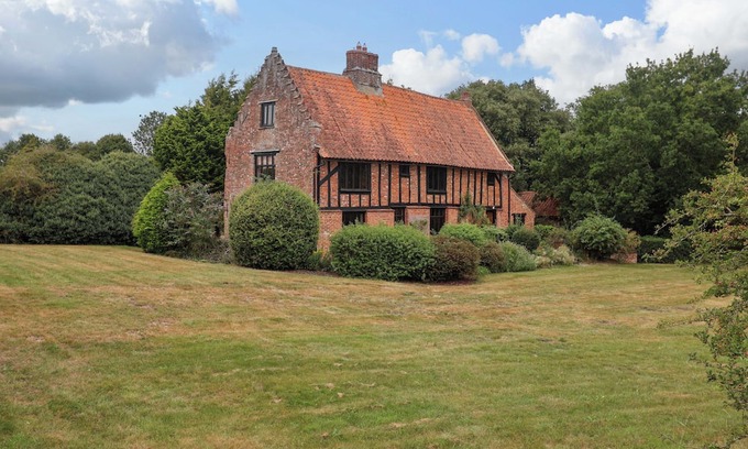 Beccles Cabaña | KEIRS COTTAGE, family friendly, with open fire in Beccles