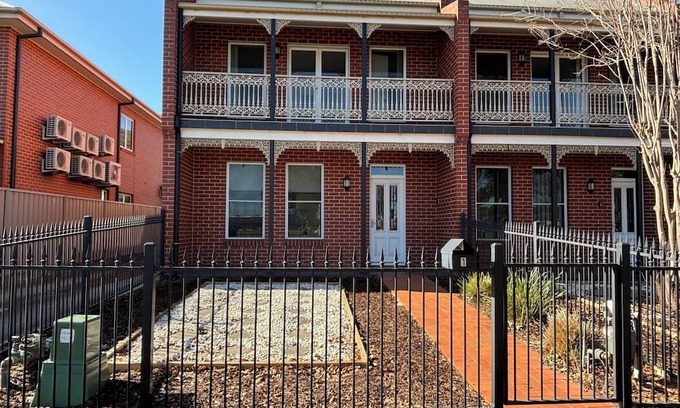 Wagga Wagga Casa | City Townhouse Escape 1 - 1 Tarcutta