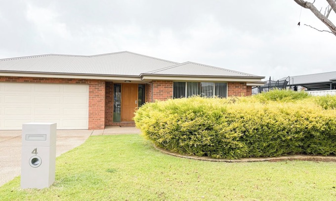 Estella Casa | 4 Pinnacle Place, Estella