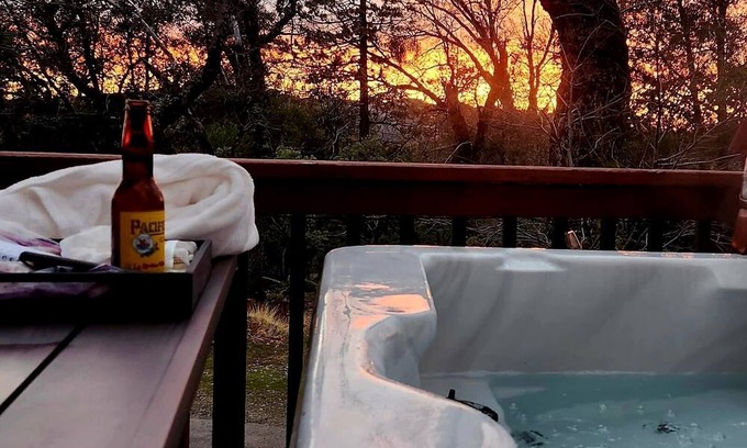 Cascadel Woods Cabina | 2 Br 2 Ba upstairs in cabin w/hot tub on 5.6 acre. Next to a Creek/near a lake