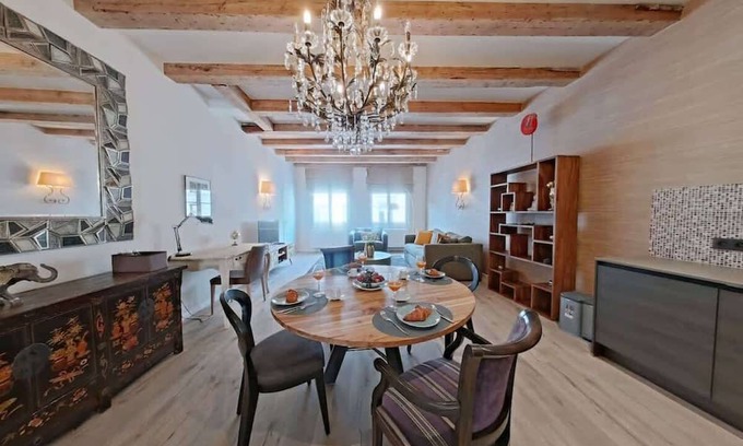 Lower Town Apartamento | Grand Place Escape, spacious 2BR with Charm