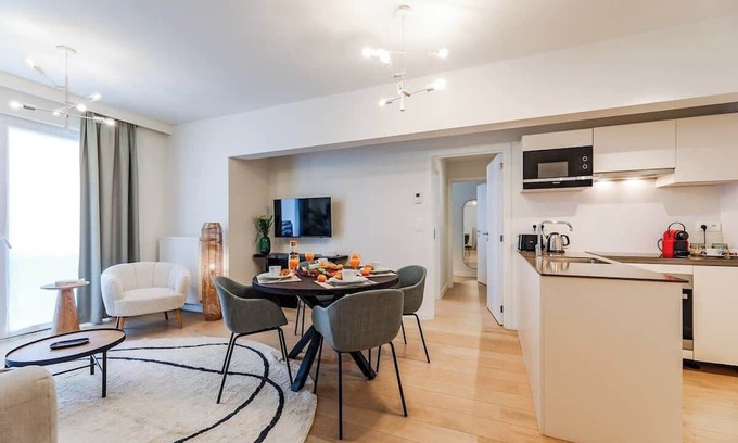 Plasky Apartamento | 3BR NATO & EU Apartment Free Luggage Room