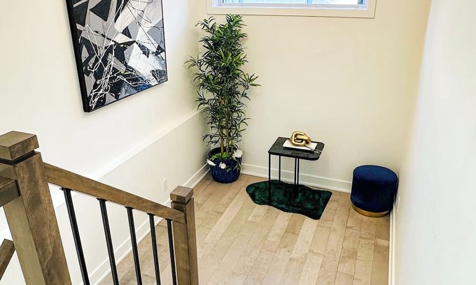 Saint-Hubert Casa | Baraqah Residence Gorgeous 5BD+2Prk Home 15min-MTL