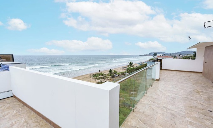 Montanita Condominio | Luxury Beach Condo Rooftop, Jacuzzi, Pool, Brand New