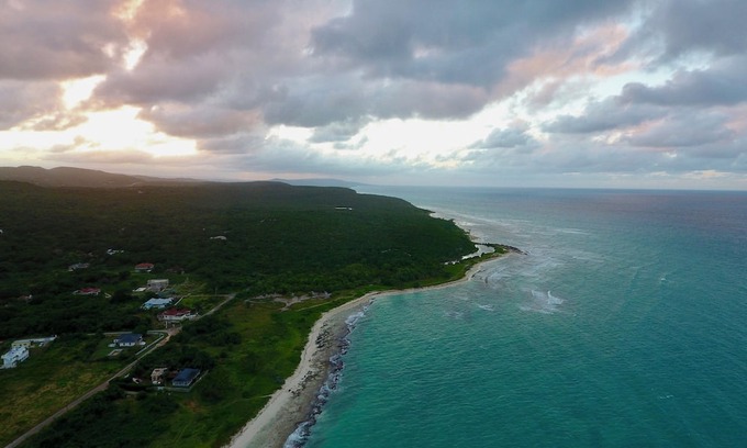 Duncans Casa | 6-bedroom half house in Duncans Bay with AC, Security and manager on duty 24/7
