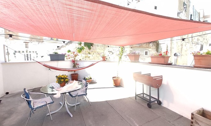 Centro Storico Casa | House in front of the castle offers a charming holiday home experience in Massafra
