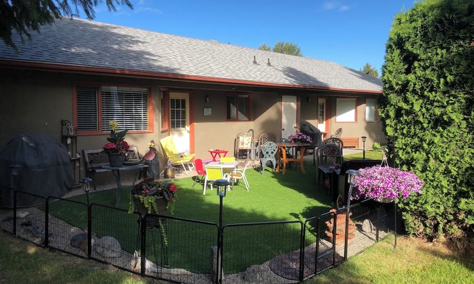 Central Okanagan Casa | Enjoy your Winter in a one Bedroom Condo in Holiday Park Resort, Kelowna BC!