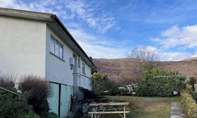 Bouvet Island Casa | Affordable Retro Bach in beautiful Arrowtown