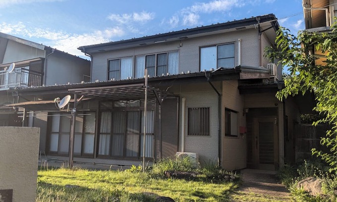 Kofu Casa | Yosekeshi Kofu Misaki. A Showa-era retro house surrounded by garden and nature. A healing place to spend time with your family at the edge of the house. 5 min. drive from Kofu Station.