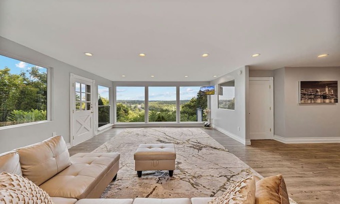 Suffern Casa | Modern Mountain-View Retreat | Fire Pit Smart TVs Private Deck Workstation