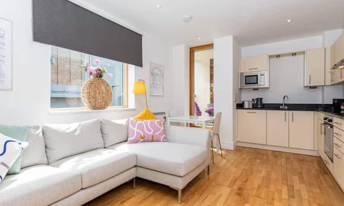 Oxford City Centre Apartamento | Pass the Keys | Oxford Castle - City Centre Apartment + Balcony